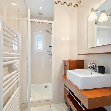 Holiday home Les Citronniers - Piscine 100 M De La Sainte-Maxime